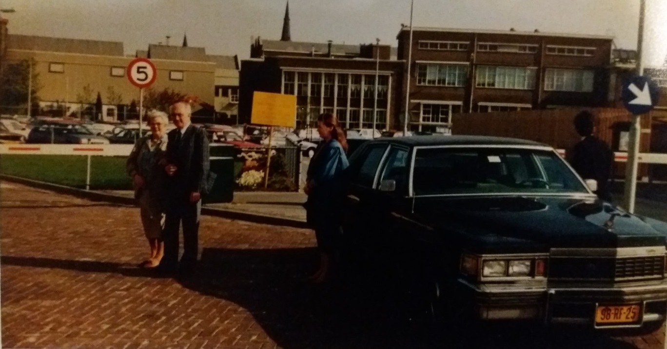Met-deze-Cadillac-uit-1977-haalde-Koen-in-1987-de-jubilaris-Tini-Derksen-op-die-40-jaar-in-dienst-was-bij-Vlisco